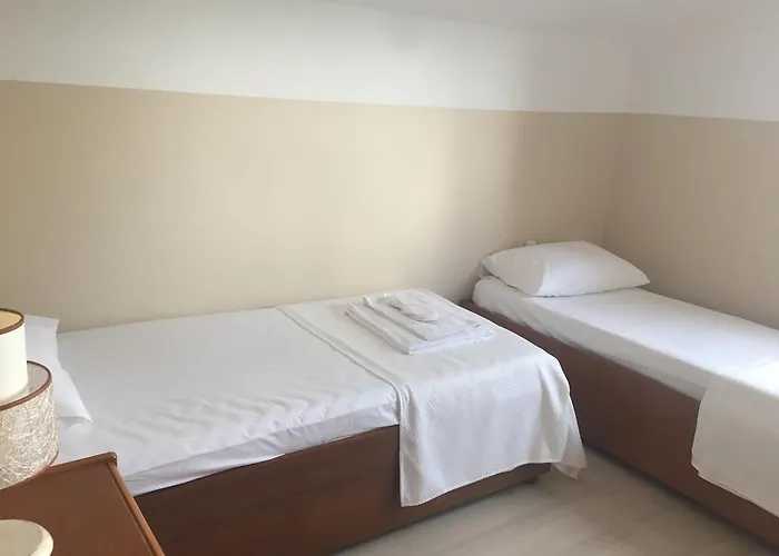 Klas Si̇le Frühstückspension